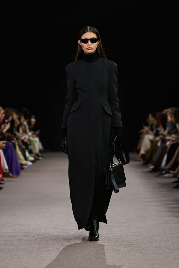 Max Mara Fall/Winter 2025 Fashion Show - Black Look with Mask Sunglasses, Leather Crossbody Bag and Booties.