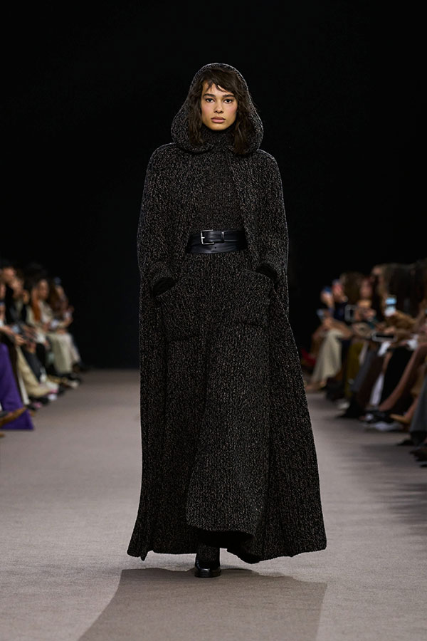 Max Mara Fall/Winter 2025 Fashion Show - Camel Look with Long Coat, Turtleneck, Flared Skirt and Mary Janes.