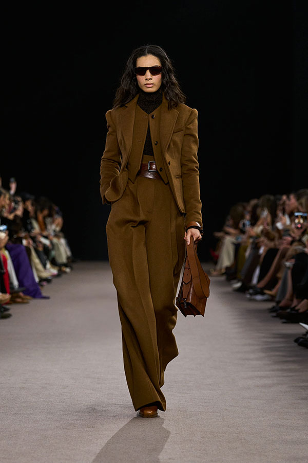 Max Mara Fall/Winter 2025 Fashion Show - Leather Look with Sunglasses, Short Jacket, Crossbody Bag and Wide Trousers.