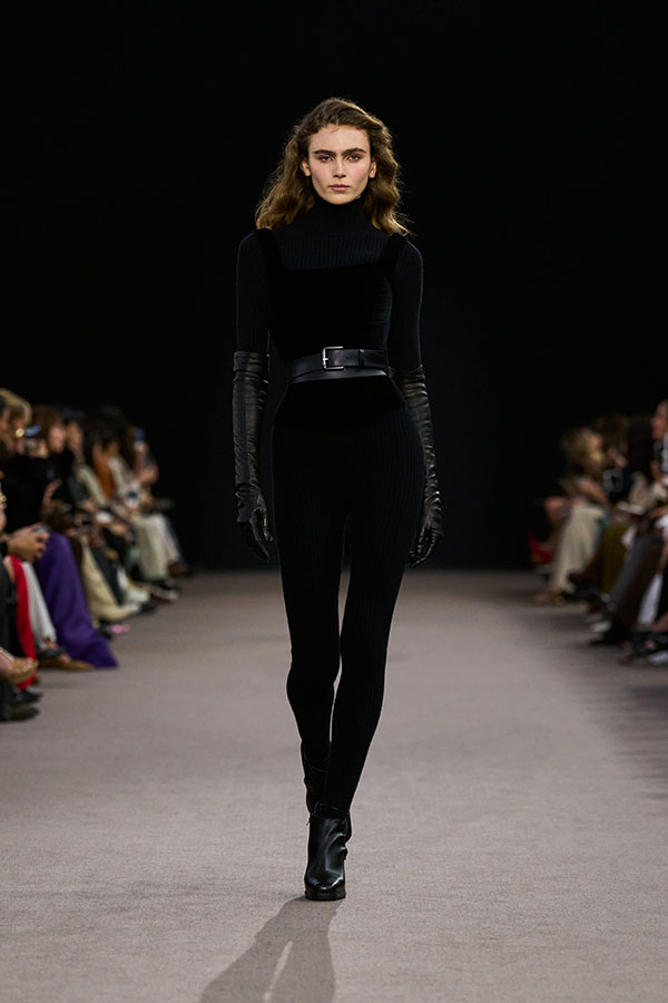 Max Mara Fall/Winter 2025 Fashion Show - Black Look with Turtleneck, Velvet Bustier Top, Belt, Leggings and Booties.